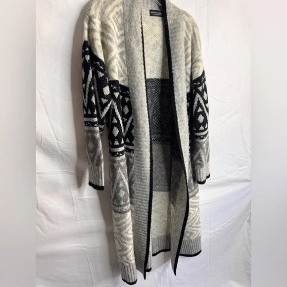 Repeat Luxury Geneva Cozy Black and Gray Patterned Women's Maxi Sweater